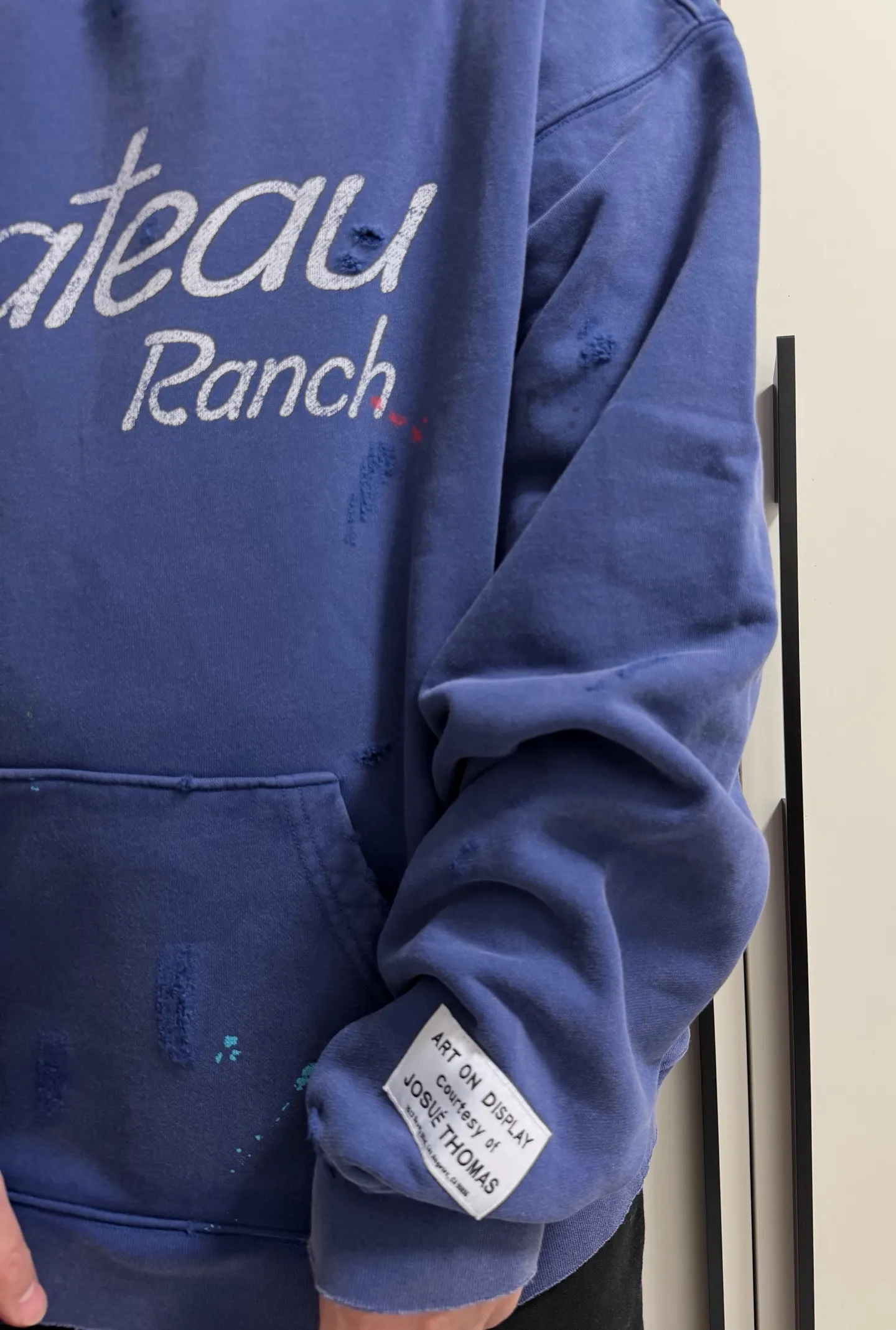 GALLERY DEPT. CHATEAU RANCH HOODIE/NAVY Horseshoe Winery Splash Ink Destroyed Hoodie Washed Blue S-XL Assute Reactive Dyes Ready-made Clothes Fade Process Post-Fry Color Processing Super Heavy and Cumbersome Too Many Cuts and Hanging Wormhole Destruction Process➕Hand-Splashed Ink Very Time-consuming and Labor-intensive Correct Version Original Main Mark➕Large Main Mark➕Yellow Wash Mark The original BOXY short and wide version has not been changed at all. God-cut. Authentic level printing process. Post-washing treatment to show natural aging effect.
